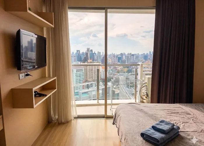 Strolling In The Clouds 37th Floor Panoramic View In Near Bts Phra Khanong Station Infinity Pool Luxurious And Cozy Бангкок