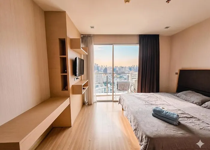Апартаменты Strolling In The Clouds 37th Floor Panoramic View In Near Bts Phra Khanong Station Infinity Pool Luxurious And Cozy