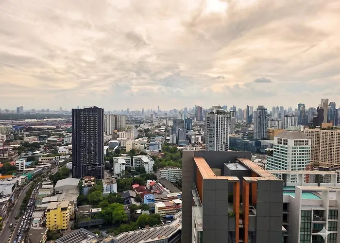 Апартаменты Strolling In The Clouds 37th Floor Panoramic View In Near Bts Phra Khanong Station Infinity Pool Luxurious And Cozy *